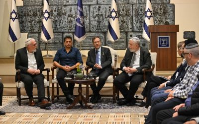 Herzog Praises Jewish Teachers as Heroes